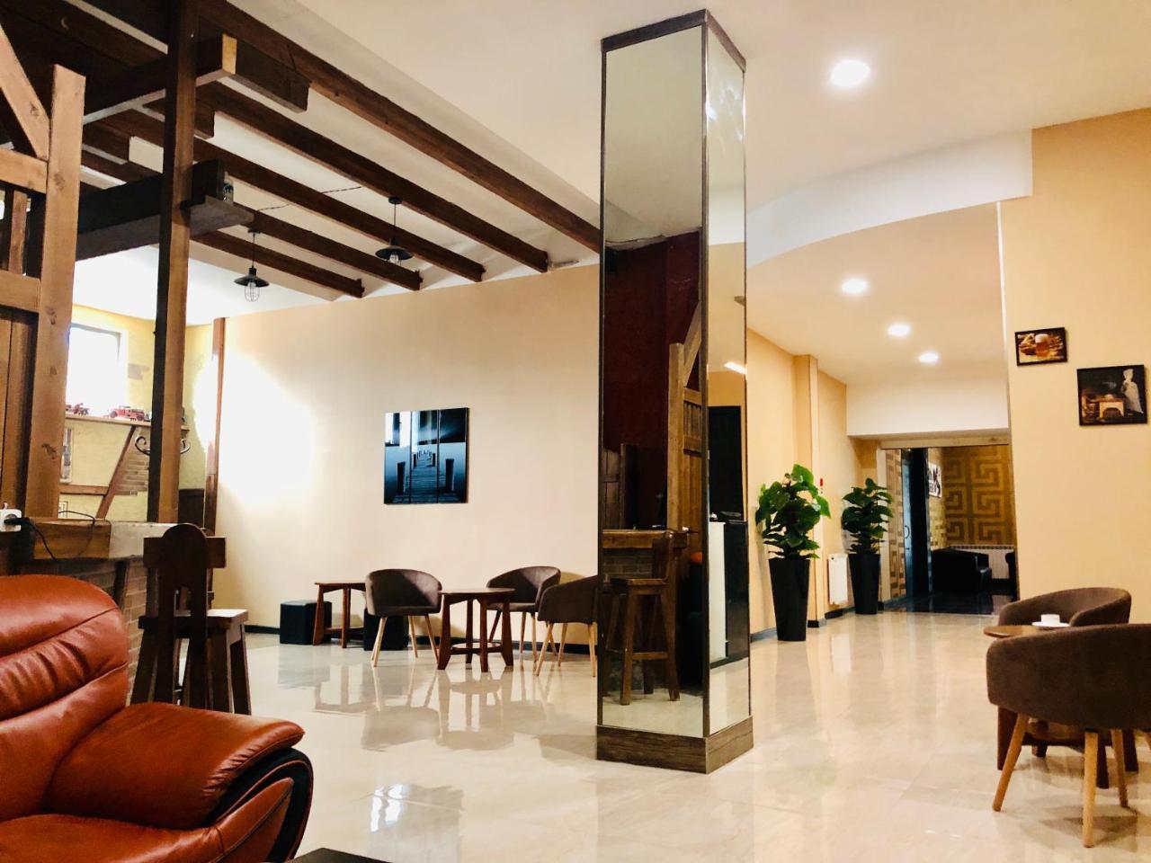 Lords Hotel ティビリシ エクステリア 写真